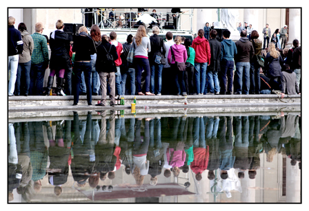 © Pamela Rußmann Konzertpublikum, Spiegelung im Wasser